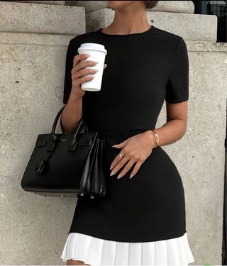 Vestido negro con falda plisada blanca