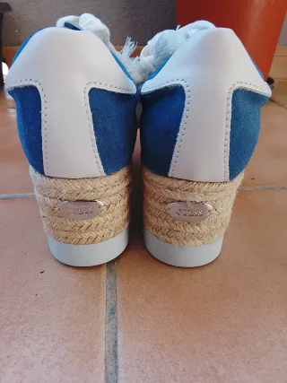 Zapatillas azules con plataforma Guess nuevas