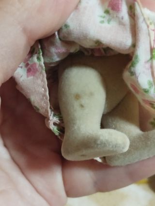 Madre conejo Sylvanian con mancha en la pierna