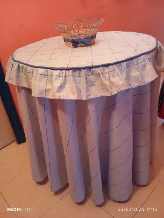 Falda y tapete, nuevo, para mesa redonda 70 cm.