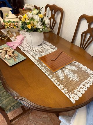 Mesa de comedor de madera