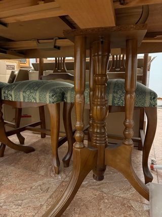 Mesa de comedor de madera