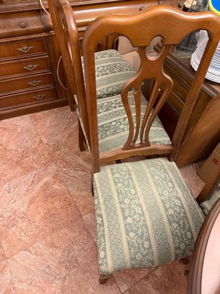 Mesa de comedor de madera