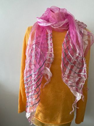 Fular de seda fucsia y dorado