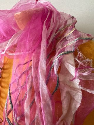 Fular de seda fucsia y dorado