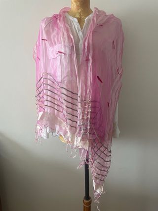 Fular de seda fucsia y dorado