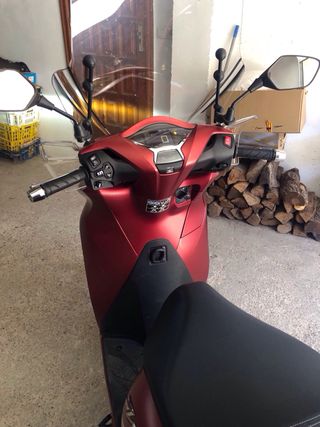 Honda SH 350i Roja - 6500 km