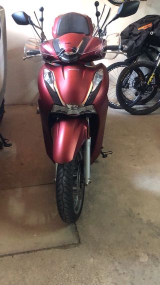 Honda SH 350i Roja - 6500 km