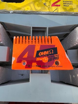 Scalextric PRO   ,regalo dos cajas con mas cositas