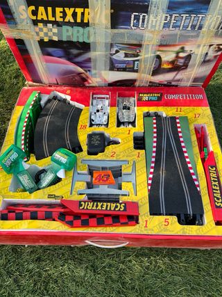 Scalextric PRO   ,regalo dos cajas con mas cositas