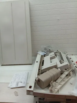 Armario con una puerta de plástico 182 x 33 x 45