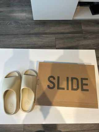 Chanclas Yeezy Slide x Adidas Beige