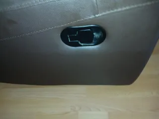 Divano in pelle marrone a 2 posti