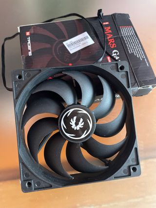 Fuente de Poder ATX Negra con Ventilador Rojo