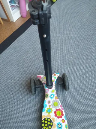 Patinete 3 ruedas flores