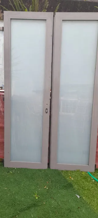 Puerta aluminio con cristal