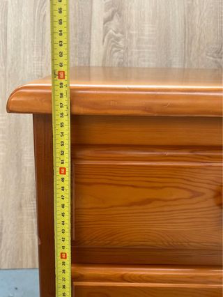 Dormitorio pino cabeceros y mesita