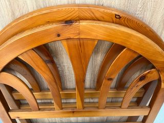 Dormitorio pino cabeceros y mesita