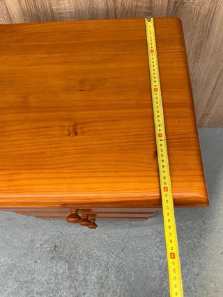 Dormitorio pino cabeceros y mesita