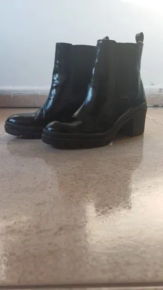 Botines negros charol