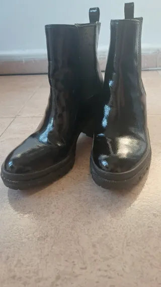 Botines negros charol