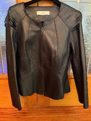 Cazadora de cuero Uterqüe negra talla S