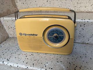 Radio Roadstar Vintage Amarilla