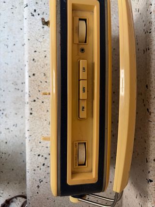 Radio Roadstar Vintage Amarilla