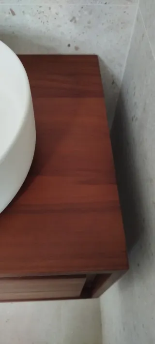 Mueble de lavabo Kave Home madera maciza de teka.