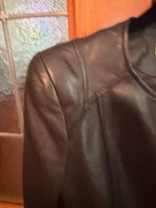 Cazadora de cuero Uterqüe negra