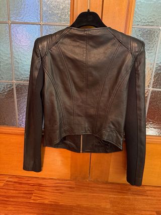 Cazadora de cuero Uterqüe negra