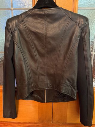 Cazadora de cuero Uterqüe negra