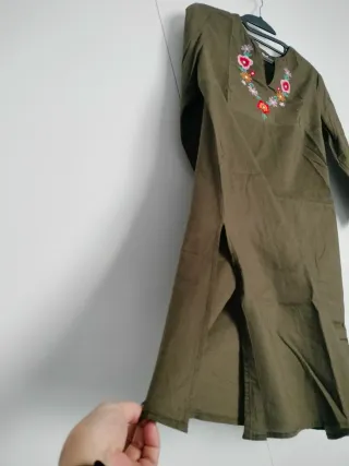 Vestido verde bordado floral