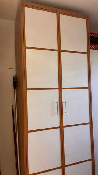 Armario de esquina de madera