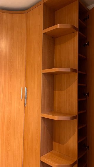 Armario de esquina de madera