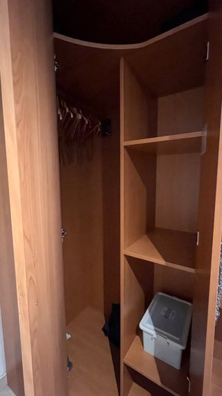 Armario de esquina de madera