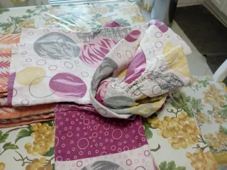 Ogni set: lenzuolo con angoli, lenz.sopra e federa