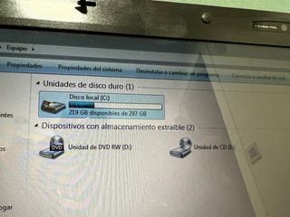 Ordenador portátil negro y plateado