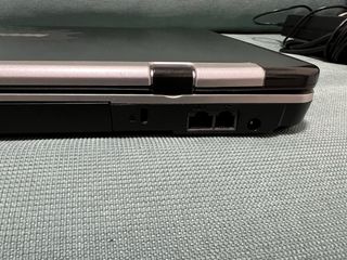 Ordenador portátil negro y plateado