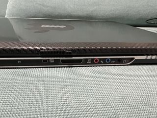 Ordenador portátil negro y plateado