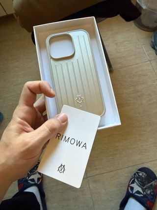 Funda Rimowa para iPhone 16 Pro