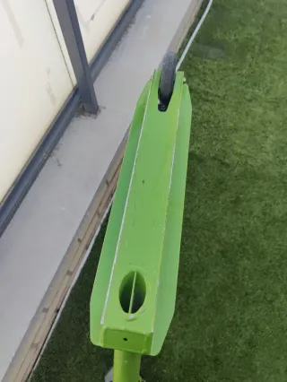 Patinete verde y negro