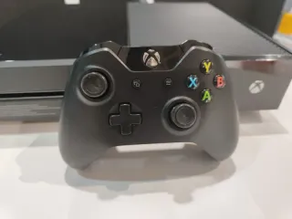 Xbox One 500GB Negra + Mando