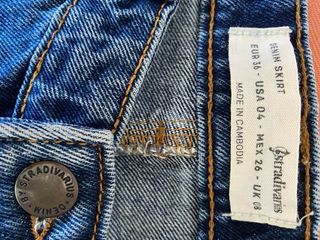 Falda vaquera desgastada