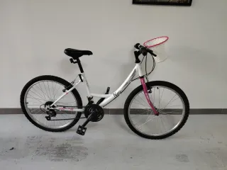 Bicicleta 24" niña blanca e rosa