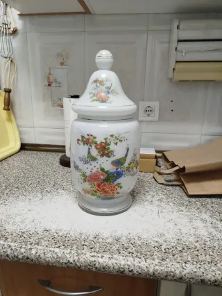 Jarrón de cristal con diseño de pavos reales