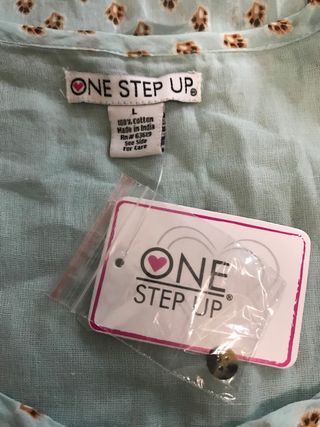 Vestido fino con etiqueta