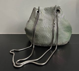 Bolso saca metalizado plateado