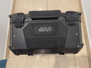 Baúl Givi Outback 58L Negro