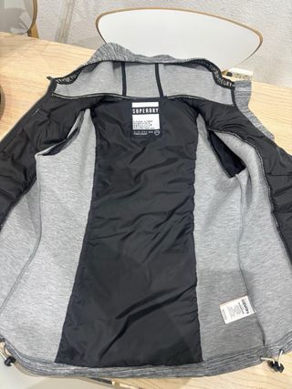 Chaqueta Superdry Negra y Plateada